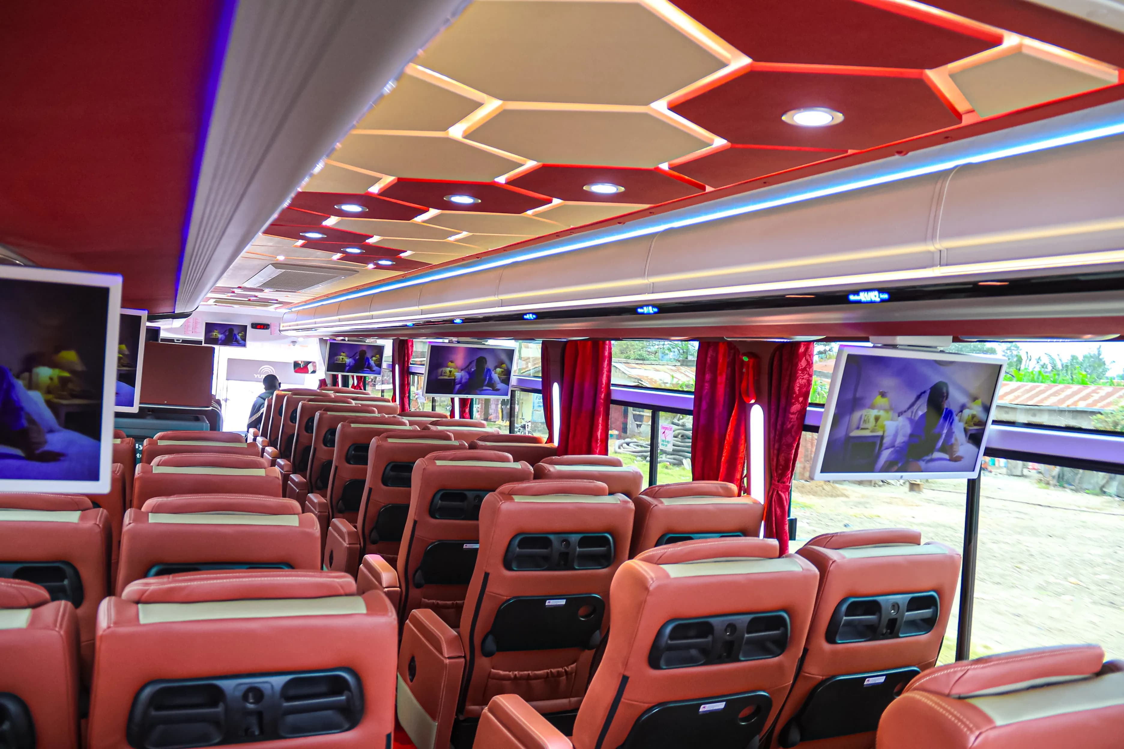 Lakrome seat configuration